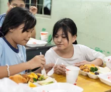 Mang Tết về Lớp học tình thương Long Bửu